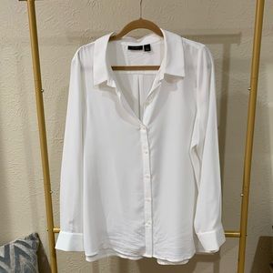 Halogen like new white poly blend shirt